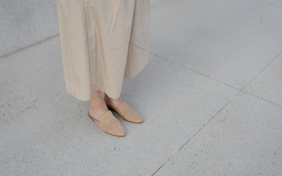 Concrete Glam moodboard image showing linen