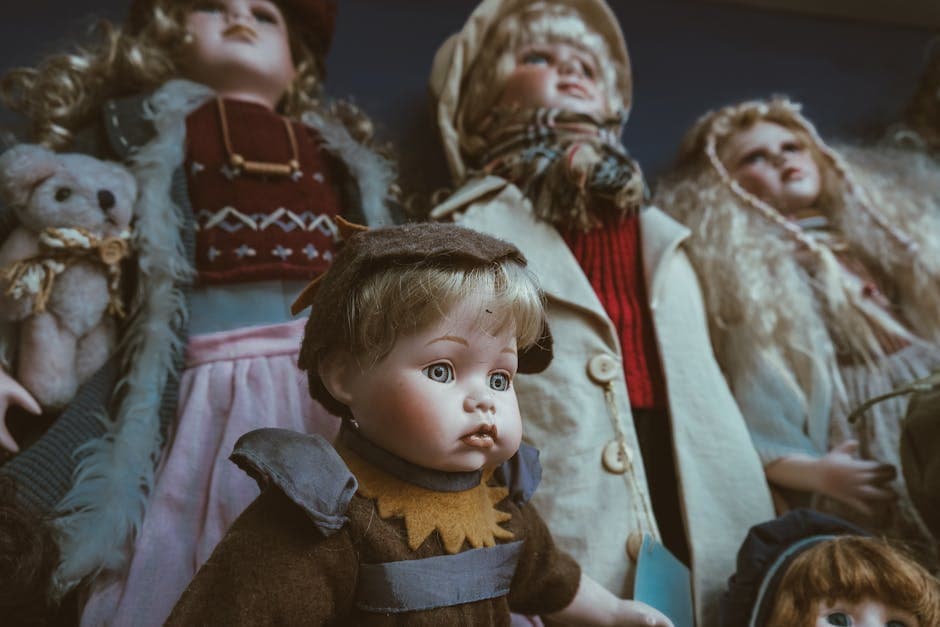 Haunted Dollhouse Chic aesthetic idea with velvet (5)